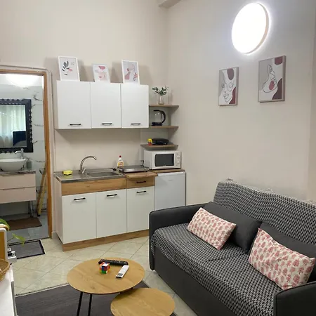 Dori's Wilson At Blloku Neighborhood *