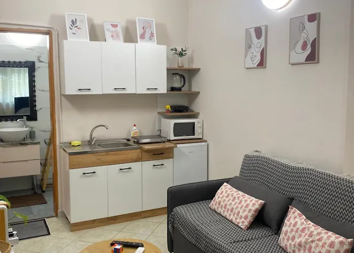 Dori's Wilson At Blloku Neighborhood *