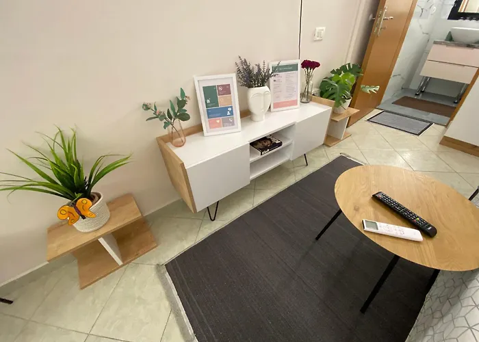 Dori's Wilson At Blloku Neighborhood ティラナ