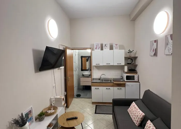 Dori's Wilson At Blloku Neighborhood Apartment *